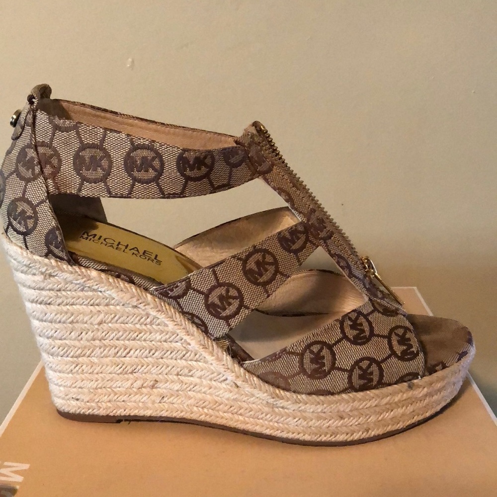 Michael Kors - Picture 2 of 7